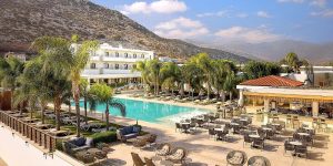 Hotelresort Sentido Kyknos Beach auf Kreta, Ansicht Außenanlage mit Blick auf einen Pool